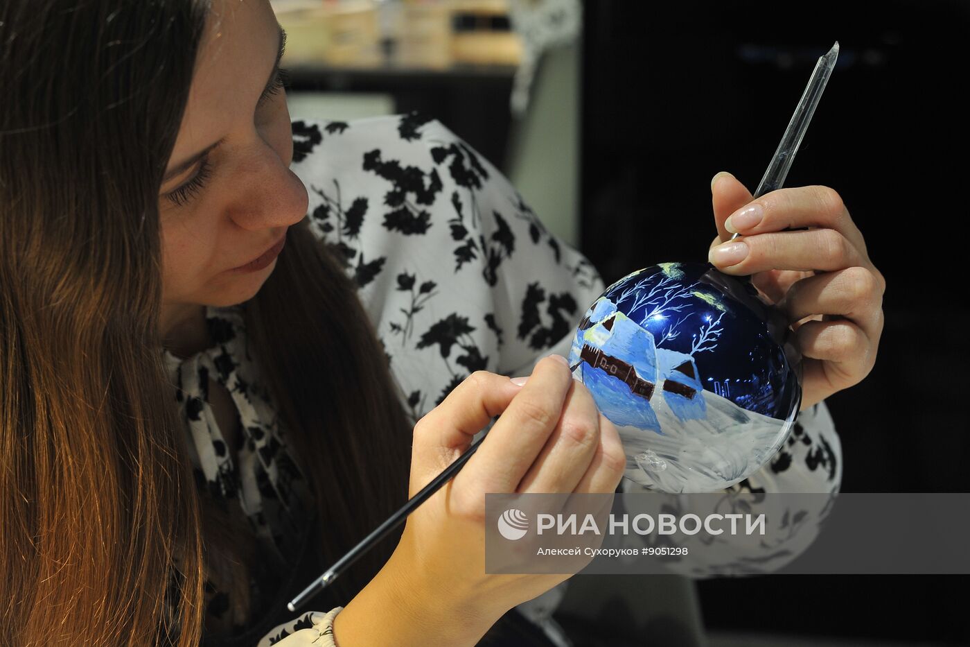 Роспись новогодних игрушек