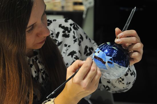 Роспись новогодних игрушек