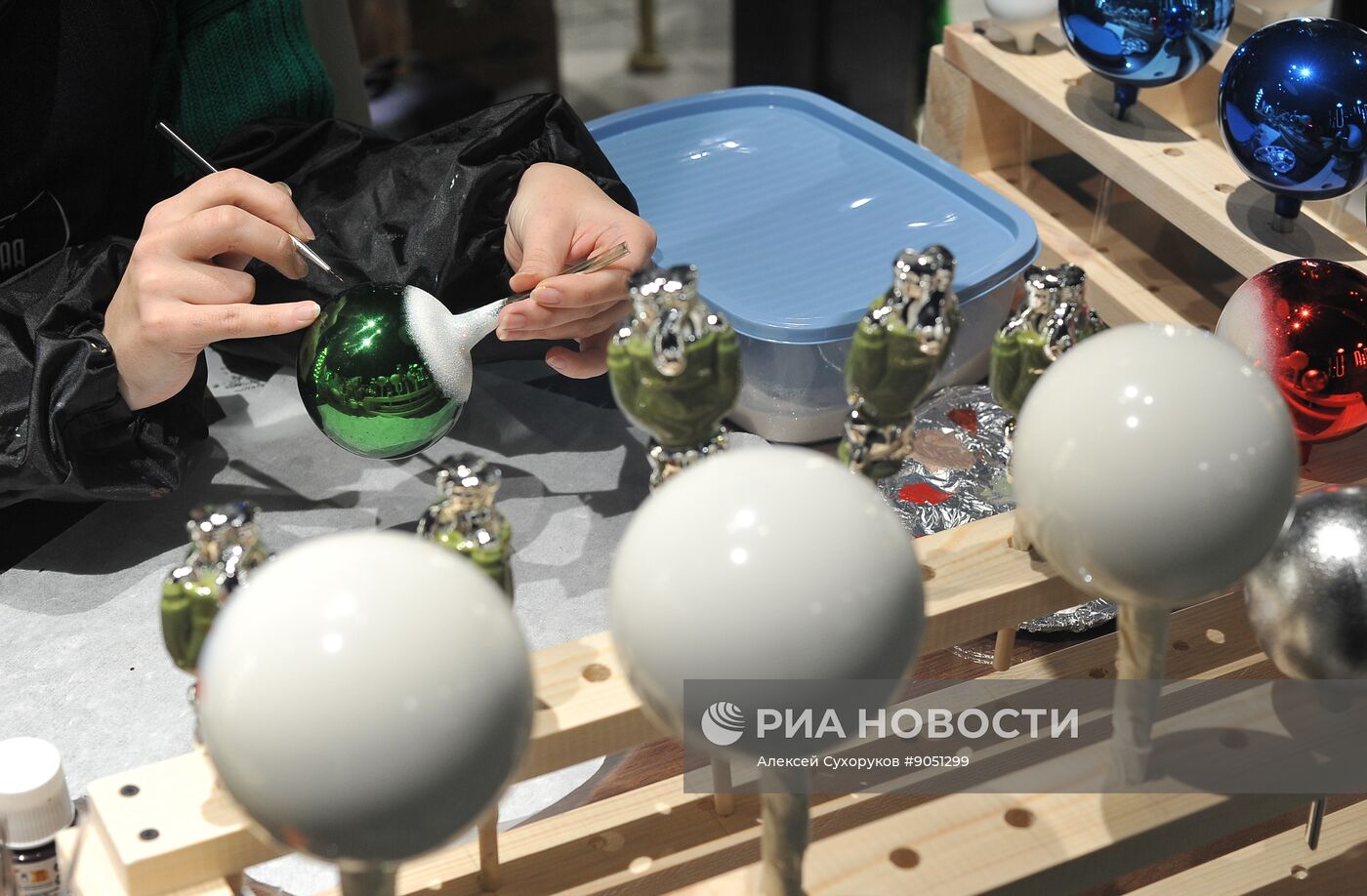 Роспись новогодних игрушек