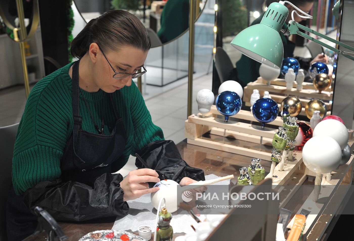 Роспись новогодних игрушек