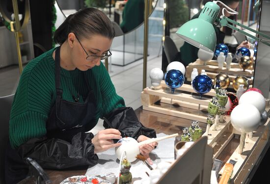 Роспись новогодних игрушек