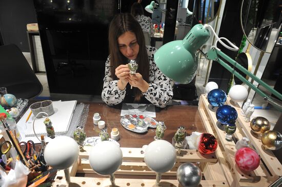 Роспись новогодних игрушек