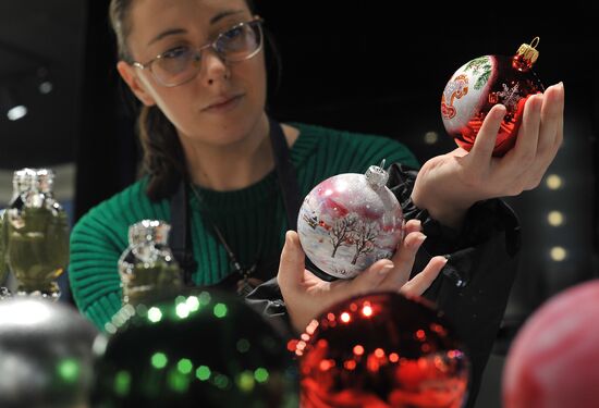 Роспись новогодних игрушек