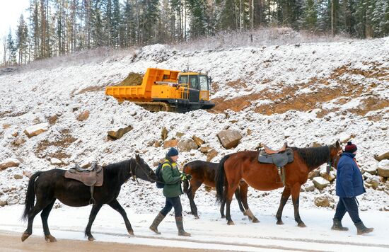 Роботизированная техника на строительстве дороги в Челябинской области
