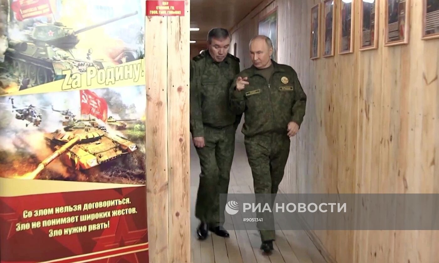 Президент Владимир Путин посетил командный пункт группировки "Запад"