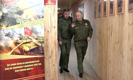 Президент Владимир Путин посетил командный пункт группировки "Запад"