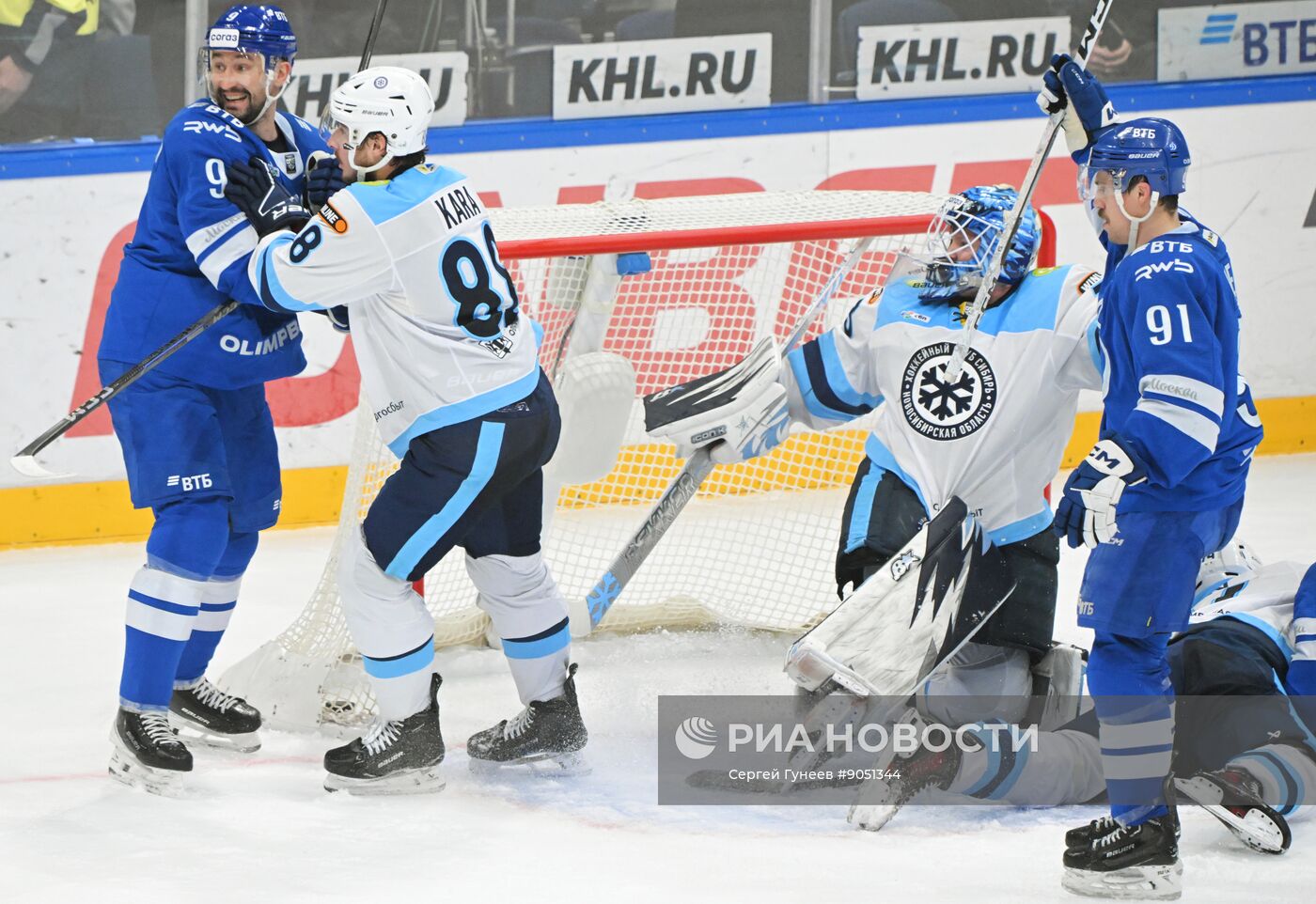 Хоккей. КХЛ. "Динамо М" - "Сибирь" (Новосибирск)