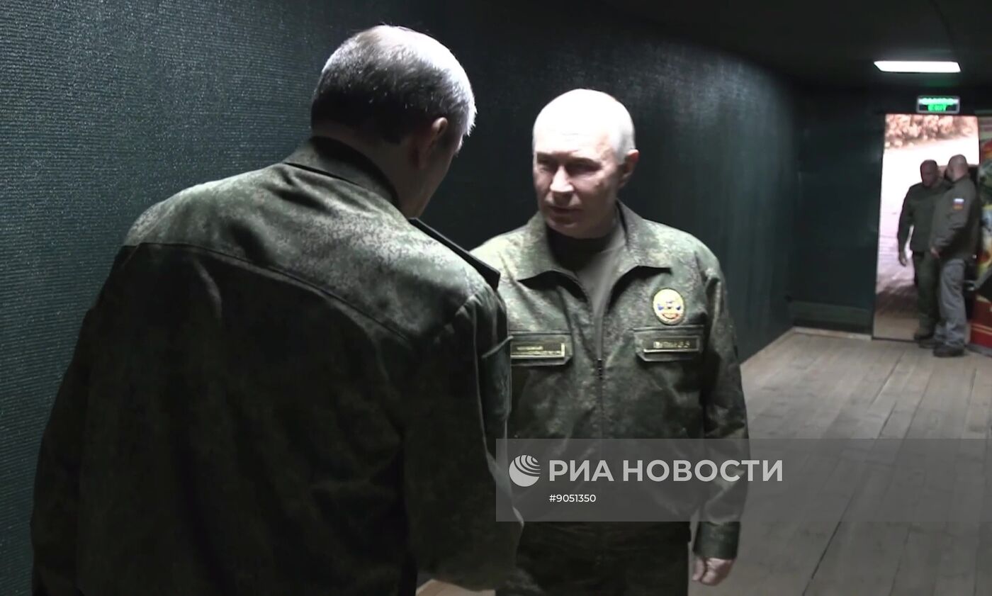 Президент Владимир Путин посетил командный пункт группировки "Запад"