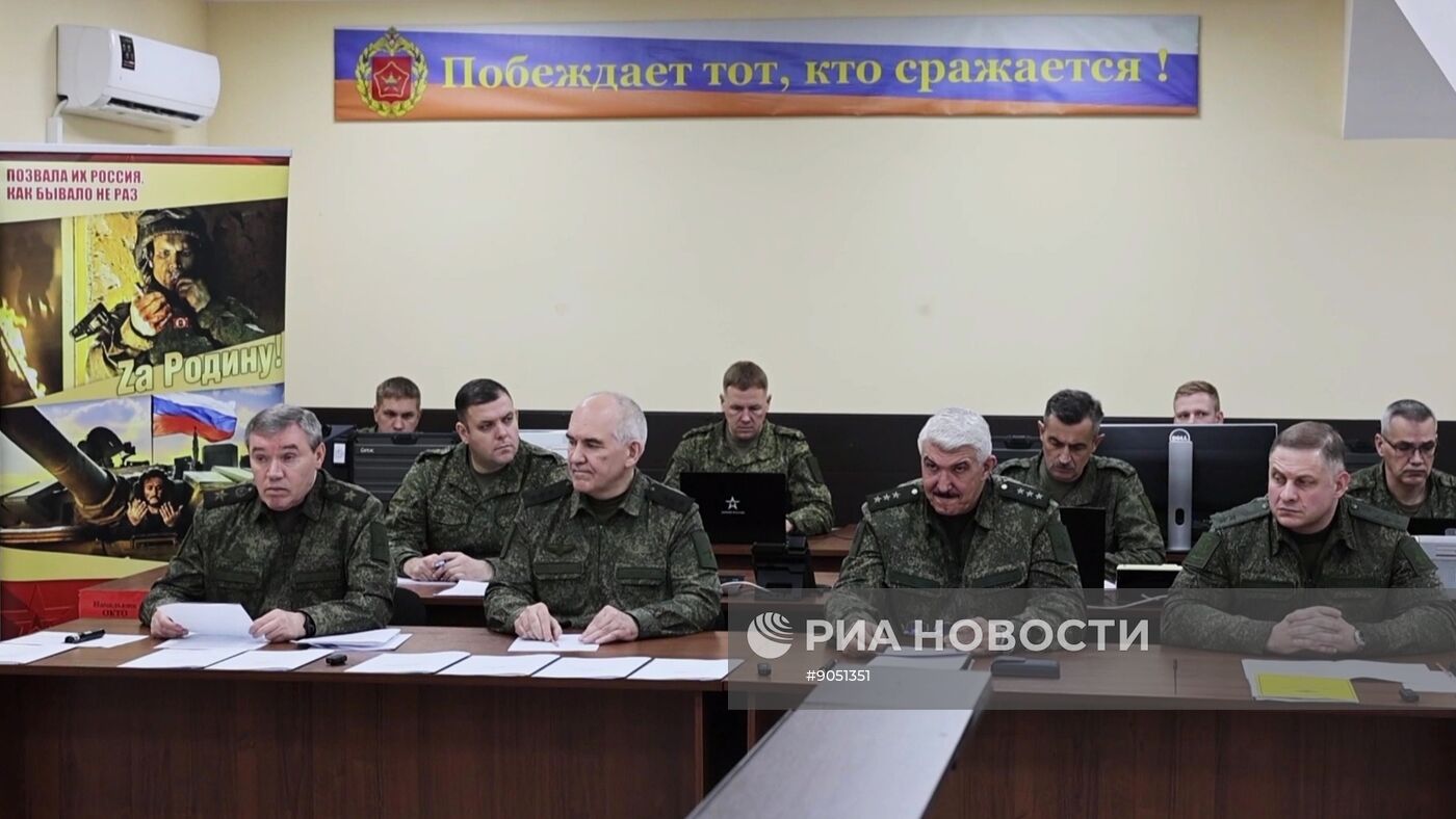 Президент Владимир Путин посетил командный пункт группировки "Запад"