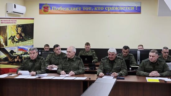 Президент Владимир Путин посетил командный пункт группировки "Запад"