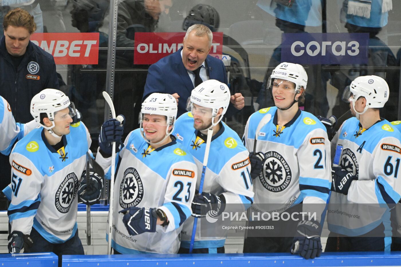 Хоккей. КХЛ. "Динамо М" - "Сибирь" (Новосибирск)