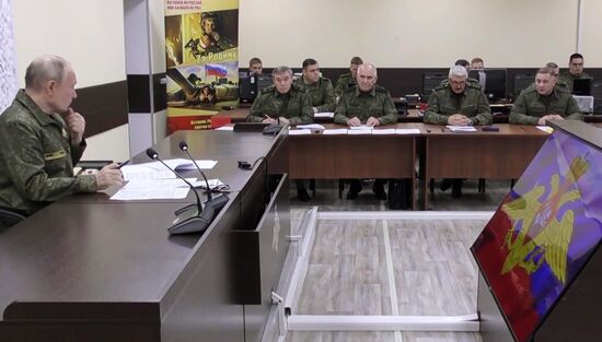 Президент Владимир Путин посетил командный пункт группировки "Запад"