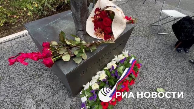 Памятник Пушкину открыли сегодня в Париже на территории духовно-культурного православного центра