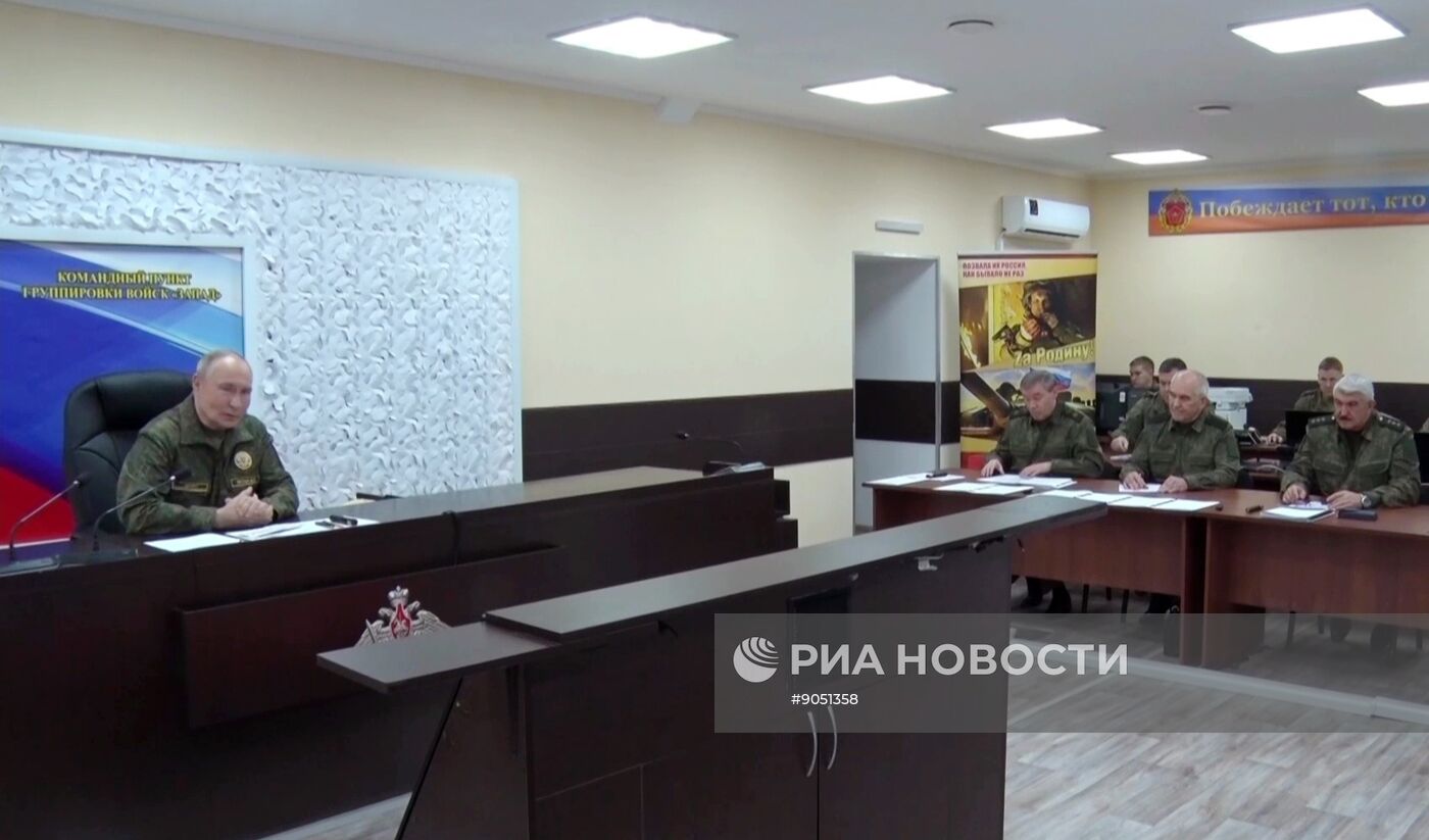 Президент Владимир Путин посетил командный пункт группировки "Запад"