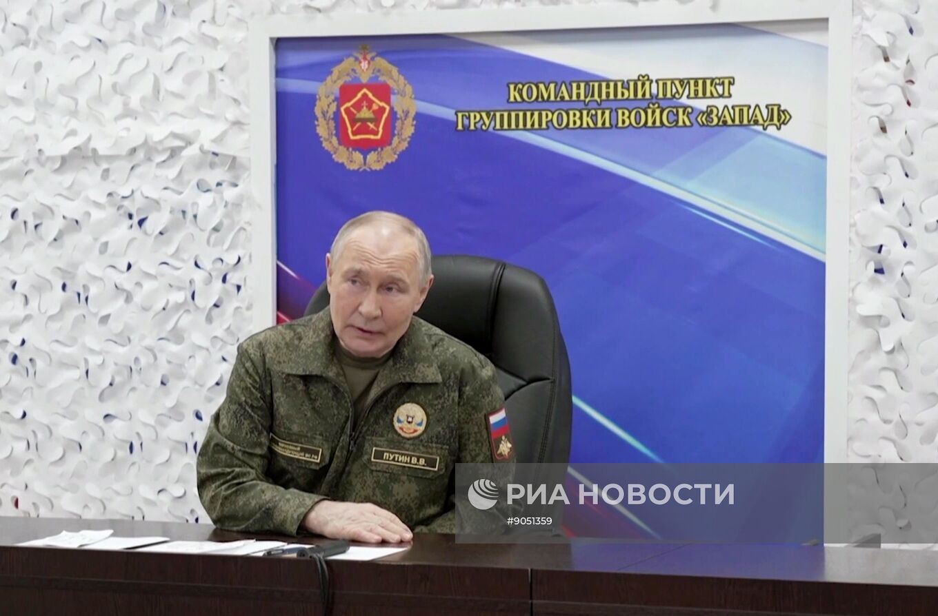Президент Владимир Путин посетил командный пункт группировки "Запад"
