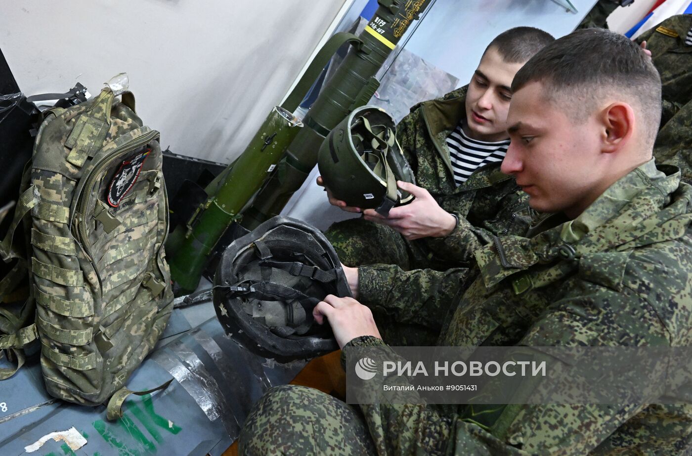 Открытие выставки к 320-летию морской пехоты в музее Тихоокеанского флота