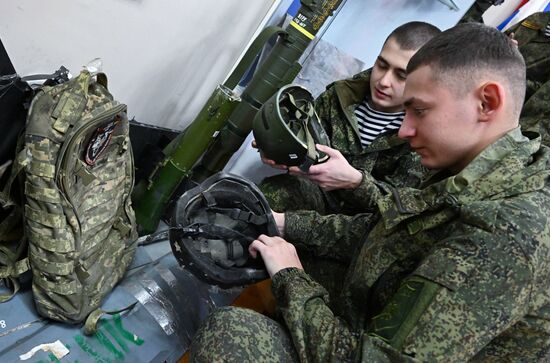 Открытие выставки к 320-летию морской пехоты в музее Тихоокеанского флота