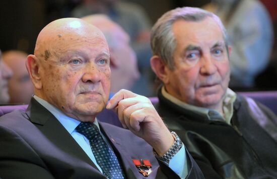 Презентация новой модели часов "Союз  Аполлон" с метеоритом 