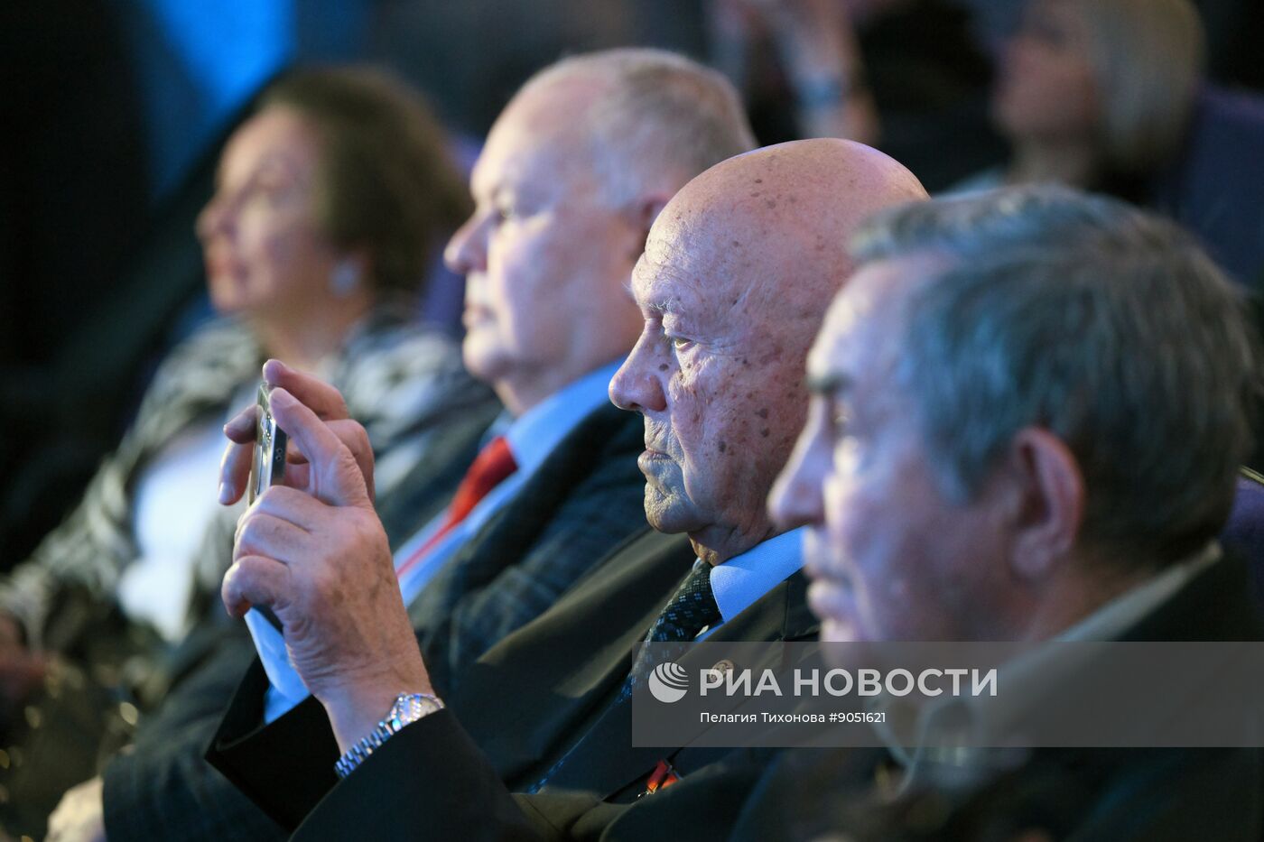 Презентация новой модели часов "Союз  Аполлон" с метеоритом 