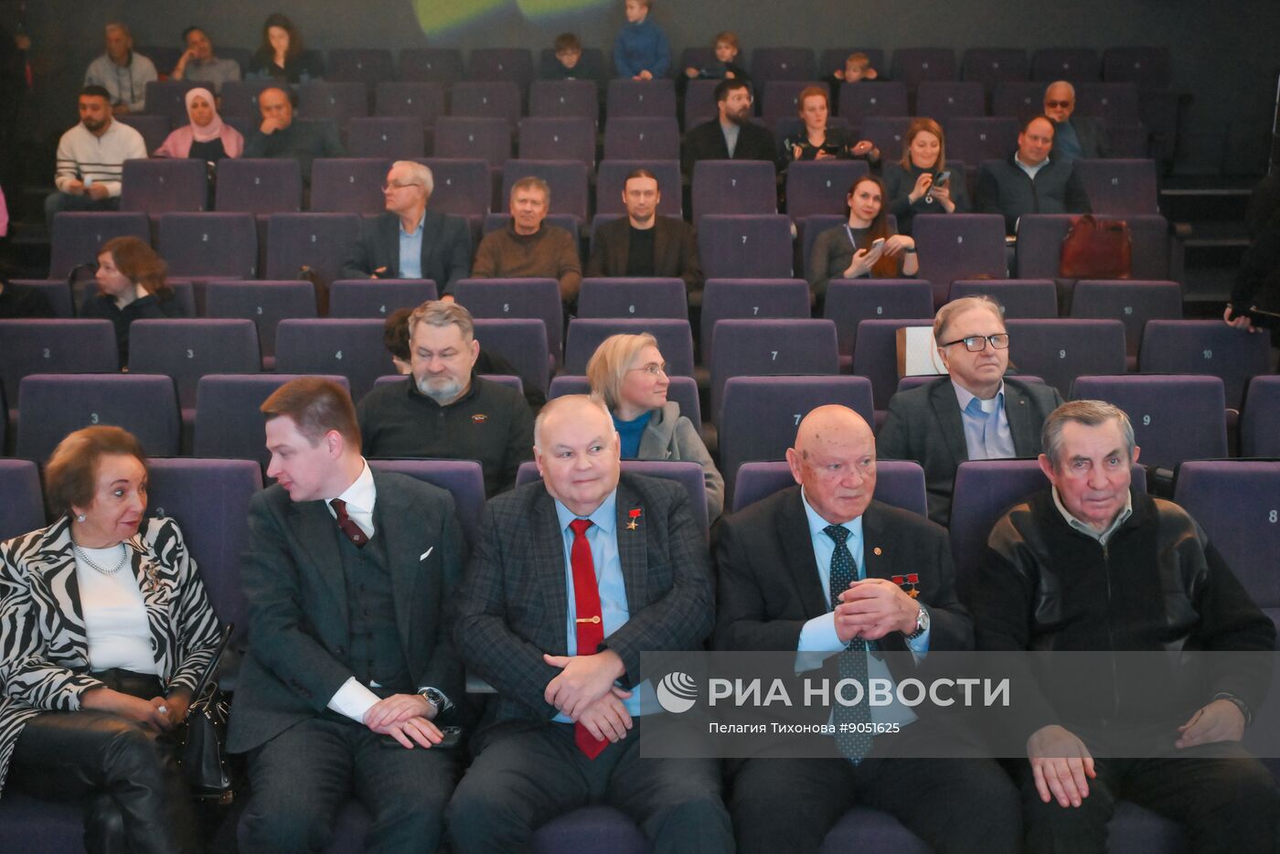 Презентация новой модели часов "Союз  Аполлон" с метеоритом 