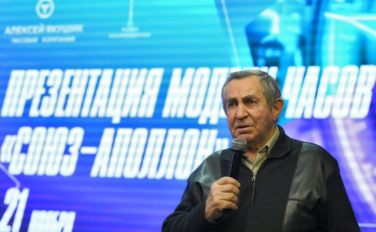 Презентация новой модели часов "Союз  Аполлон" с метеоритом 