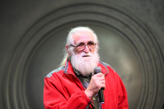 Презентация новой модели часов "Союз  Аполлон" с метеоритом 