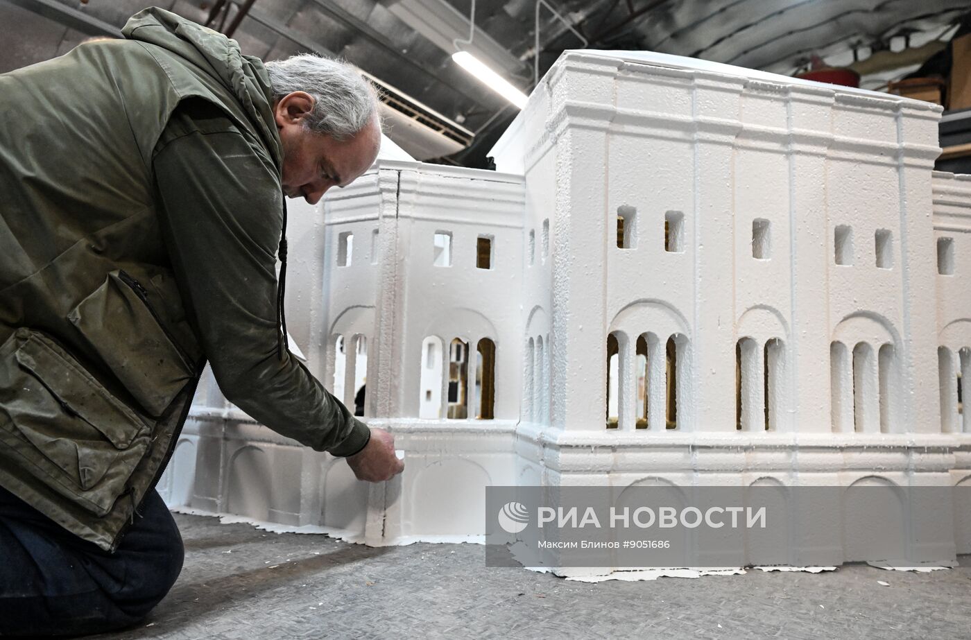 Изготовление новогодних декораций для елки, которую установят на Тверской площади