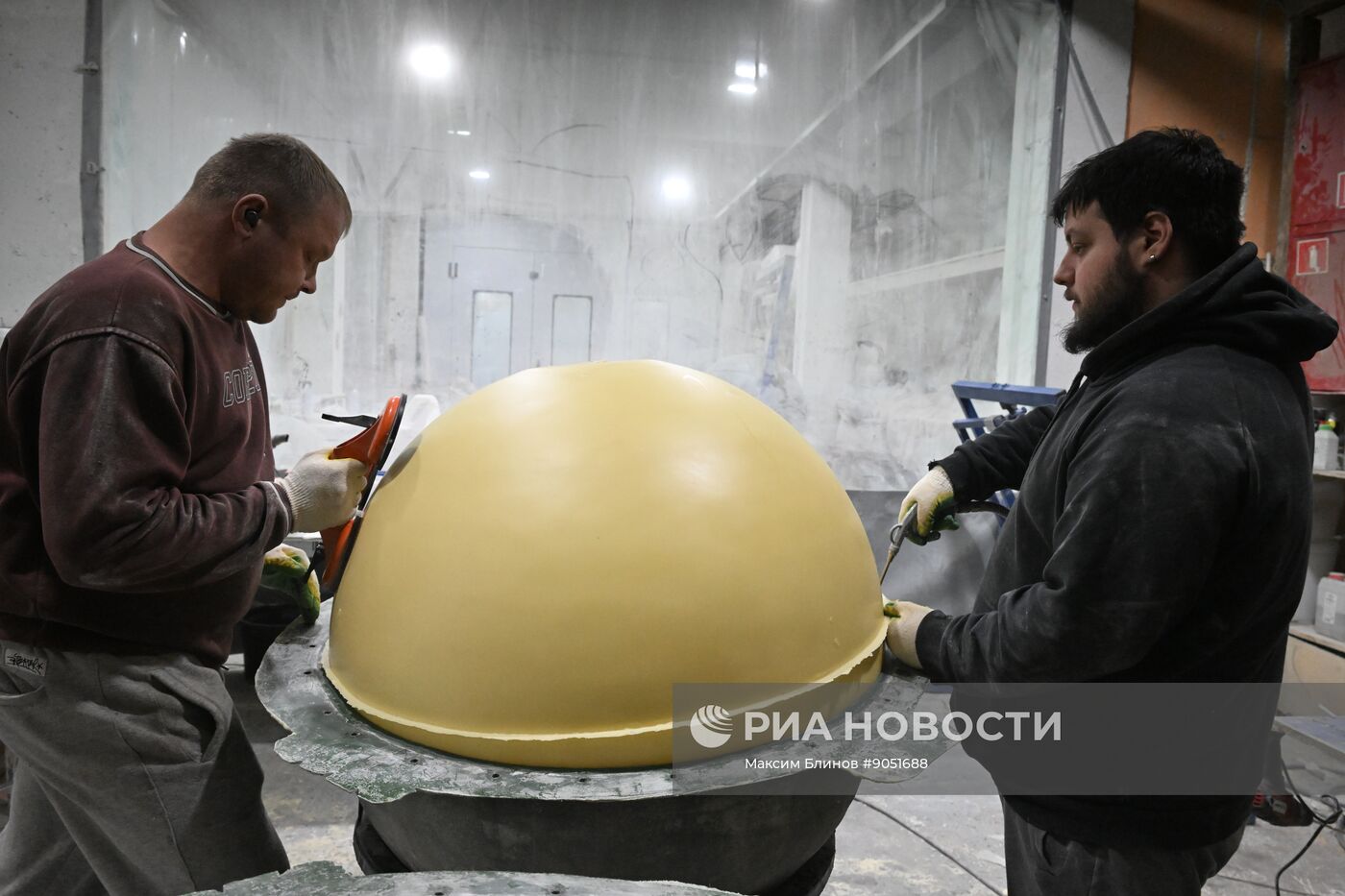 Изготовление новогодних декораций для елки, которую установят на Тверской площади