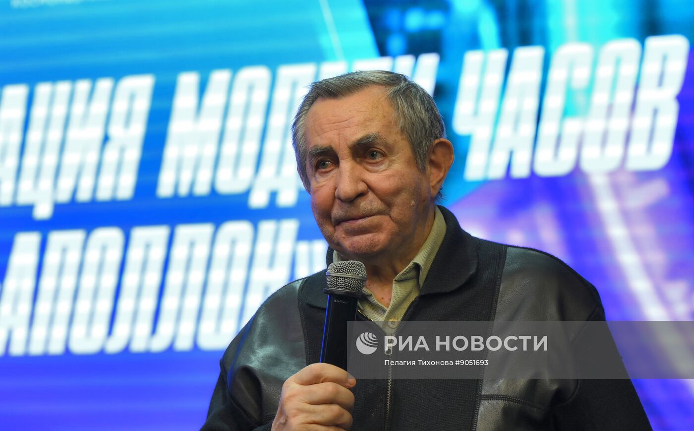 Презентация новой модели часов "Союз  Аполлон" с метеоритом 