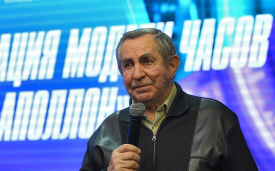 Презентация новой модели часов "Союз  Аполлон" с метеоритом 