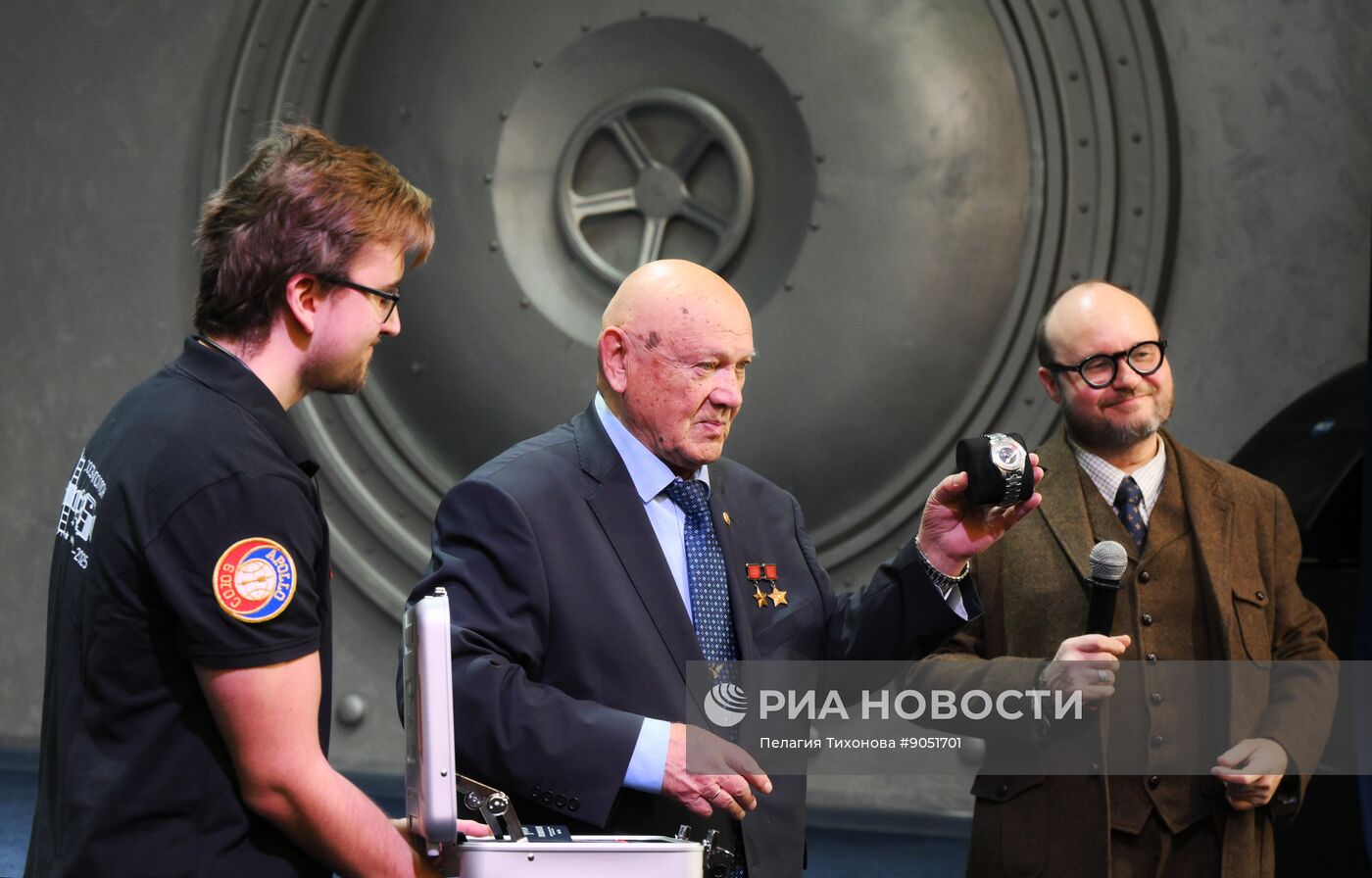 Презентация новой модели часов "Союз  Аполлон" с метеоритом 