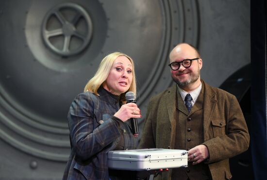 Презентация новой модели часов "Союз  Аполлон" с метеоритом 