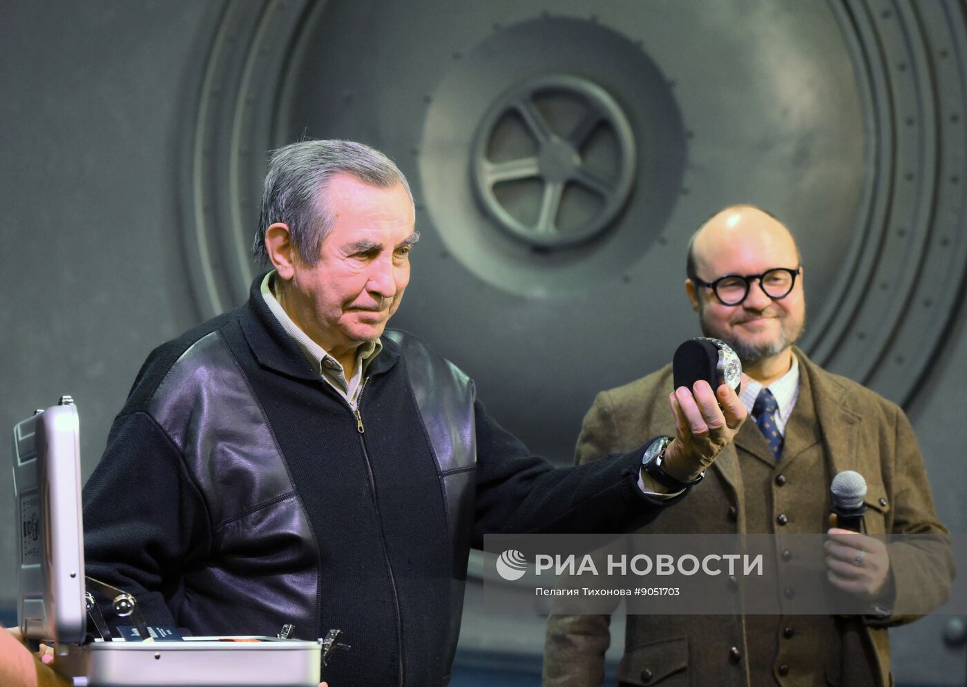 Презентация новой модели часов "Союз  Аполлон" с метеоритом 