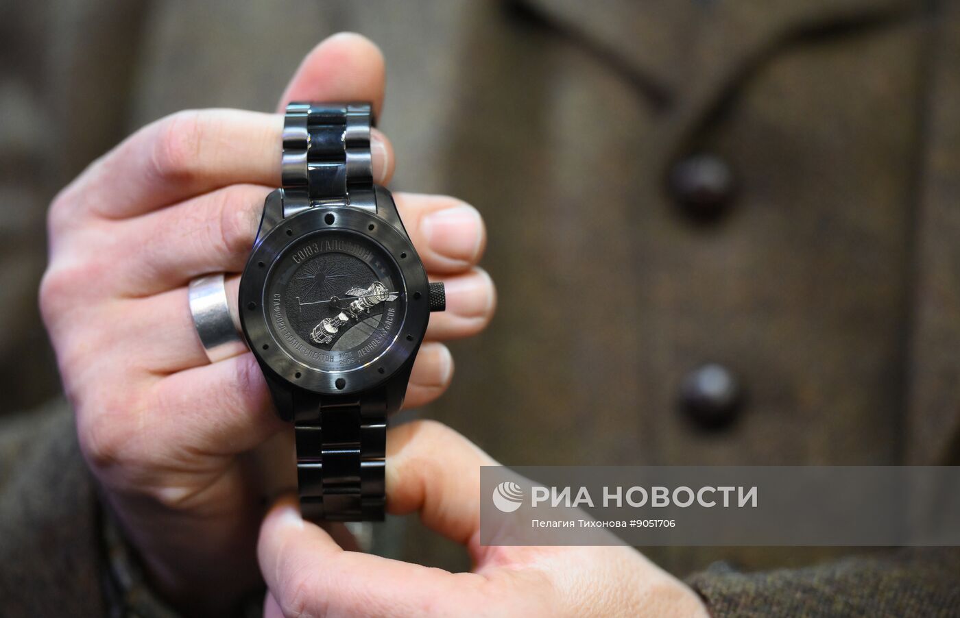 Презентация новой модели часов "Союз  Аполлон" с метеоритом 