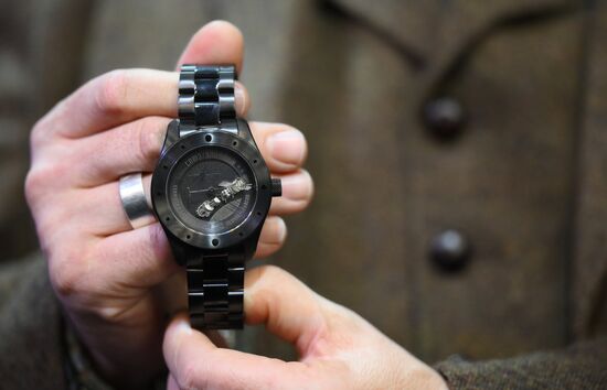 Презентация новой модели часов "Союз  Аполлон" с метеоритом 