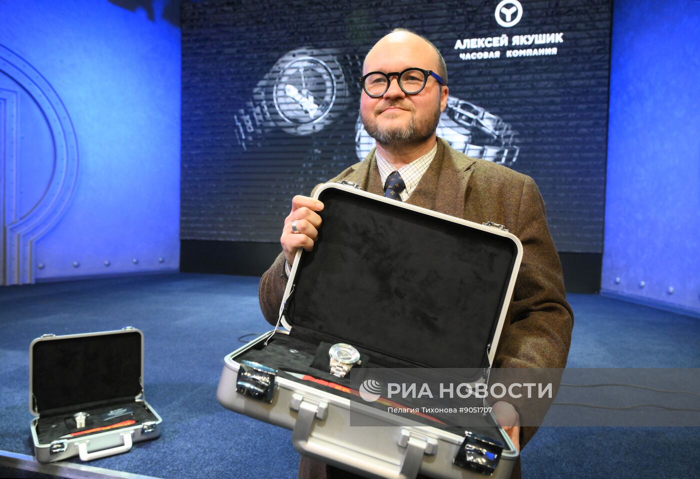 Презентация новой модели часов "Союз  Аполлон" с метеоритом 