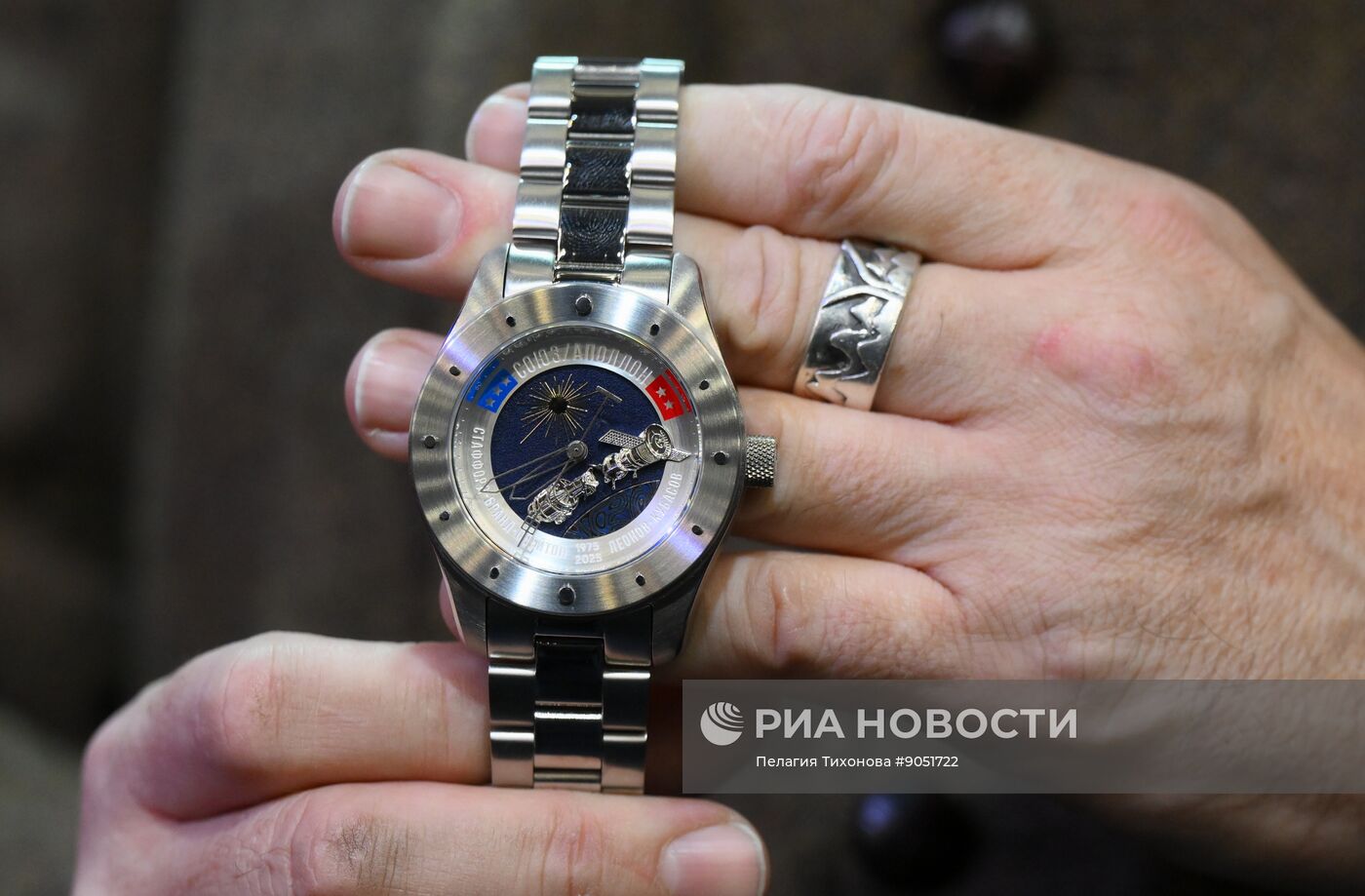 Презентация новой модели часов "Союз  Аполлон" с метеоритом 