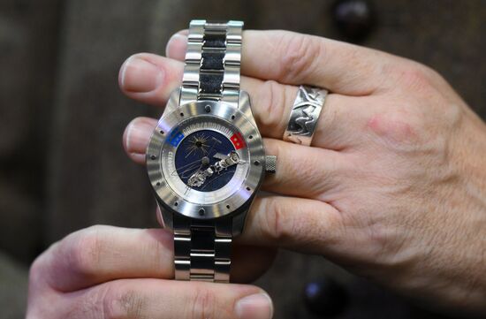 Презентация новой модели часов "Союз  Аполлон" с метеоритом 