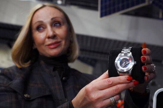 Презентация новой модели часов "Союз  Аполлон" с метеоритом 