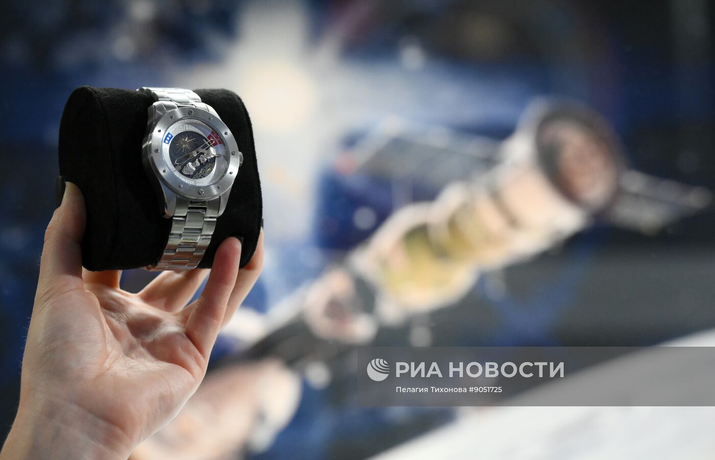 Презентация новой модели часов "Союз  Аполлон" с метеоритом 