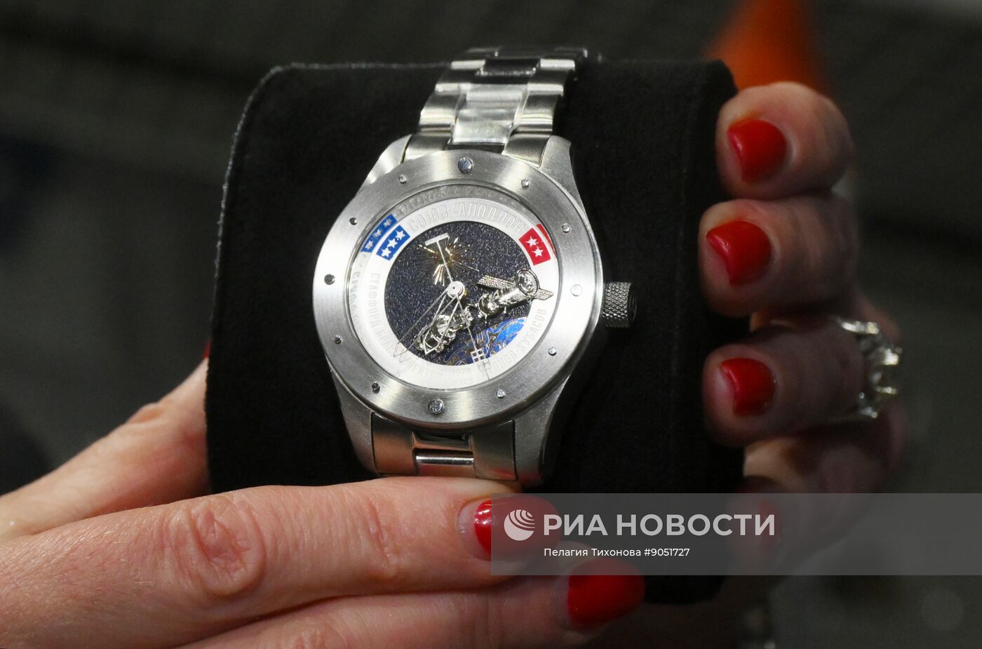 Презентация новой модели часов "Союз  Аполлон" с метеоритом 