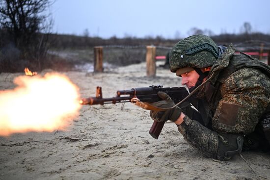 Отработка боевого слаживания военнослужащими 164-й мотострелковой бригады
