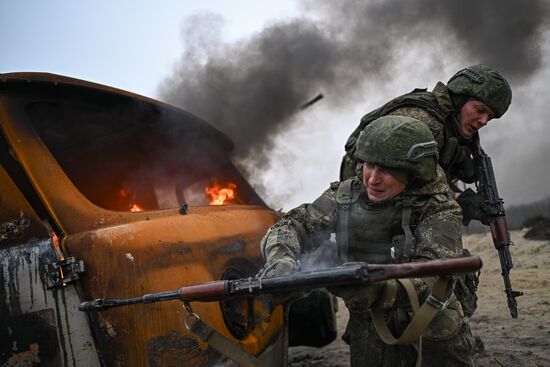 Отработка боевого слаживания военнослужащими 164-й мотострелковой бригады