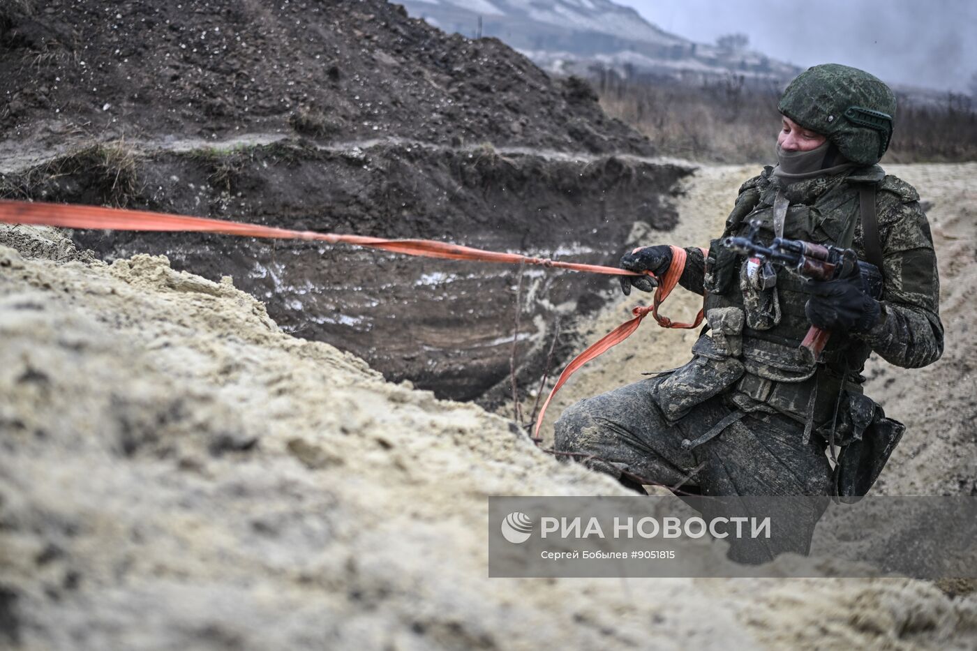Отработка боевого слаживания военнослужащими 164-й мотострелковой бригады