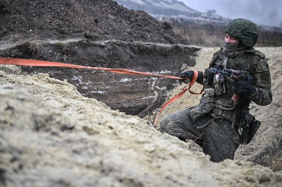 Отработка боевого слаживания военнослужащими 164-й мотострелковой бригады