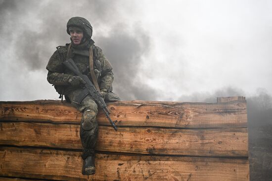 Отработка боевого слаживания военнослужащими 164-й мотострелковой бригады