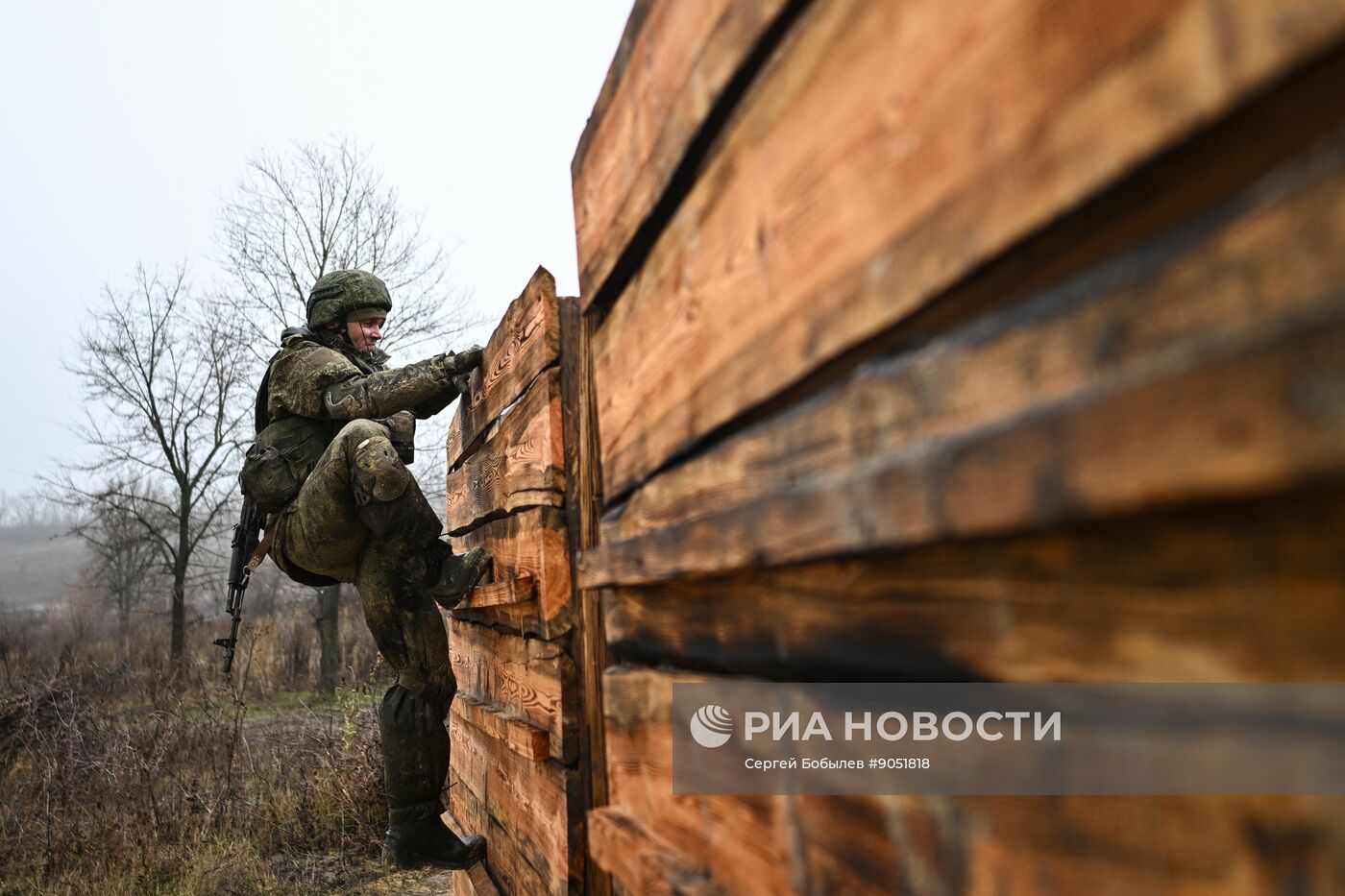 Отработка боевого слаживания военнослужащими 164-й мотострелковой бригады