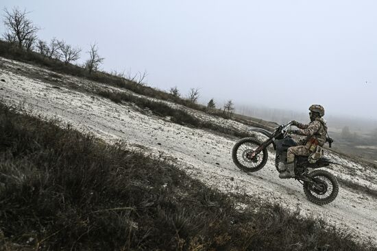 Отработка боевого слаживания военнослужащими 164-й мотострелковой бригады