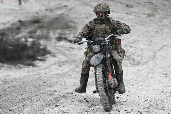 Отработка боевого слаживания военнослужащими 164-й мотострелковой бригады