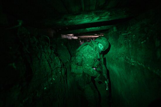 Отработка боевого слаживания военнослужащими 164-й мотострелковой бригады